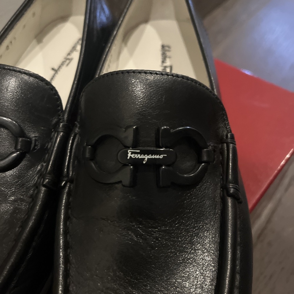 Salvatore Ferragamo 8B Black Leather Driver Loafer Black Logo Hardware - Picture 3 of 10